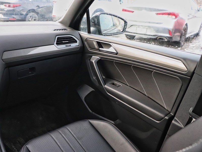 2022 Volkswagen Tiguan Comfortline R-Line Black Edition 4MOTION