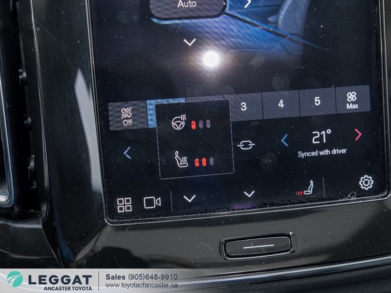 2025 Volvo XC40 B5 AWD Ultra Dark Theme