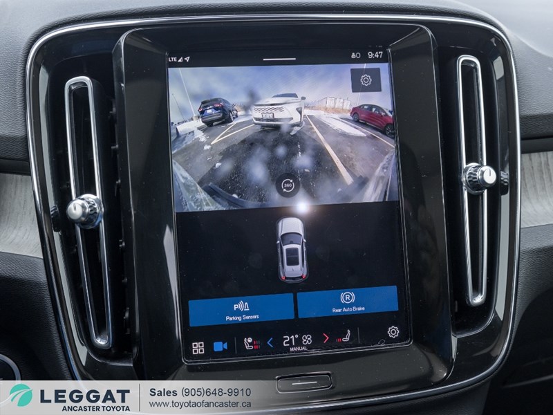 2025 Volvo XC40 B5 AWD Ultra Dark Theme