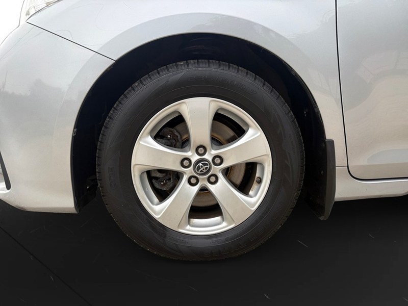 2018 Toyota Sienna LE 8-Passenger FWD