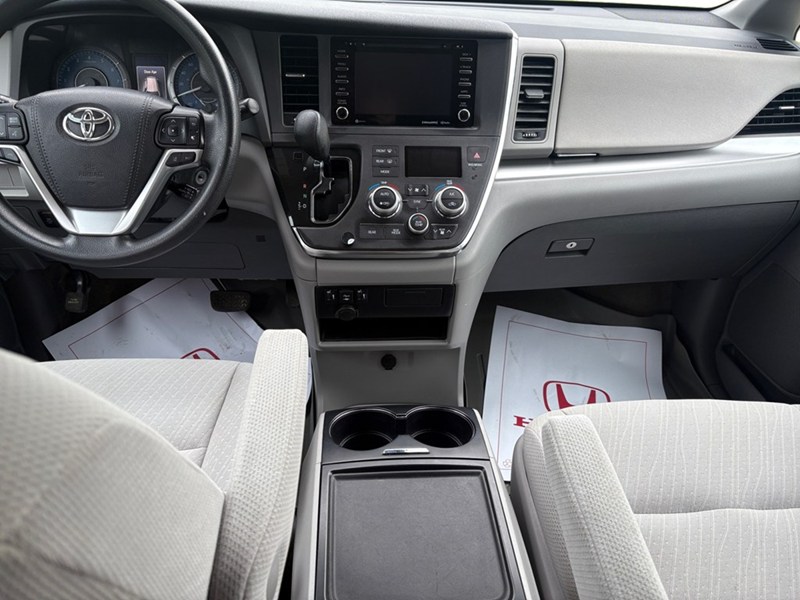 2018 Toyota Sienna LE 8-Passenger FWD