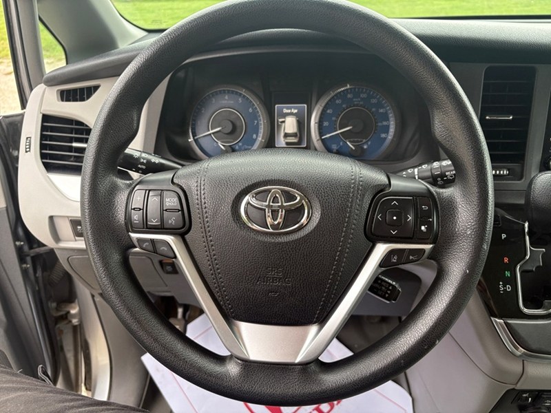 2018 Toyota Sienna LE 8-Passenger FWD