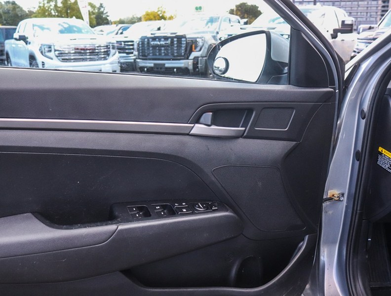 2017 Hyundai Elantra 4dr Sdn Auto LE