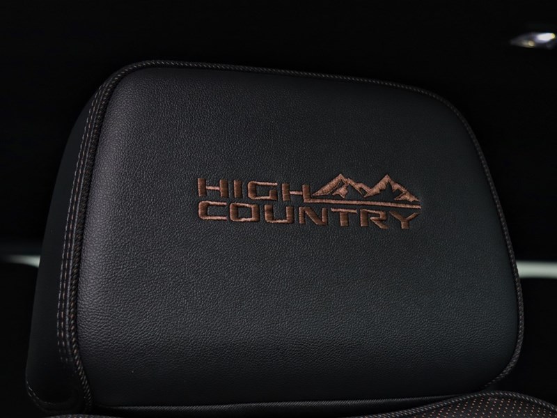 2025 Chevrolet Silverado 2500HD HIGHCOUNTRY | ONLY18000KM | LIKENEW |SAVETHOUSANDS