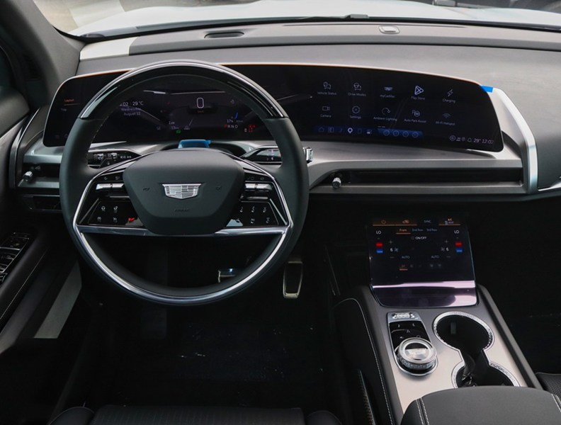 2027 Cadillac VISTIQ AWD 4dr Sport