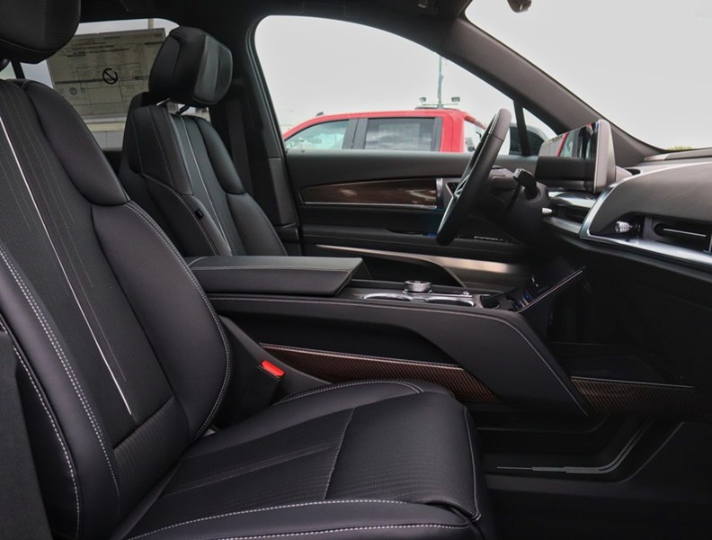 2027 Cadillac VISTIQ AWD 4dr Sport