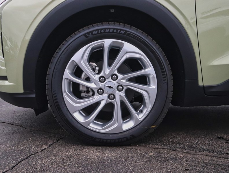 2027 Chevrolet Bolt FWD 4dr LT