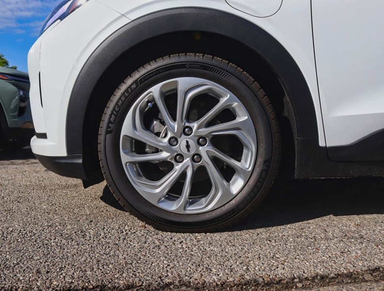 2027 Chevrolet Bolt FWD 4dr LT