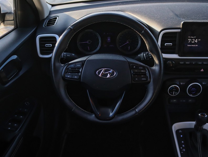 2022 Hyundai Venue Ultimate | ALLOYS | HTD SEATS | ROOF | NAV