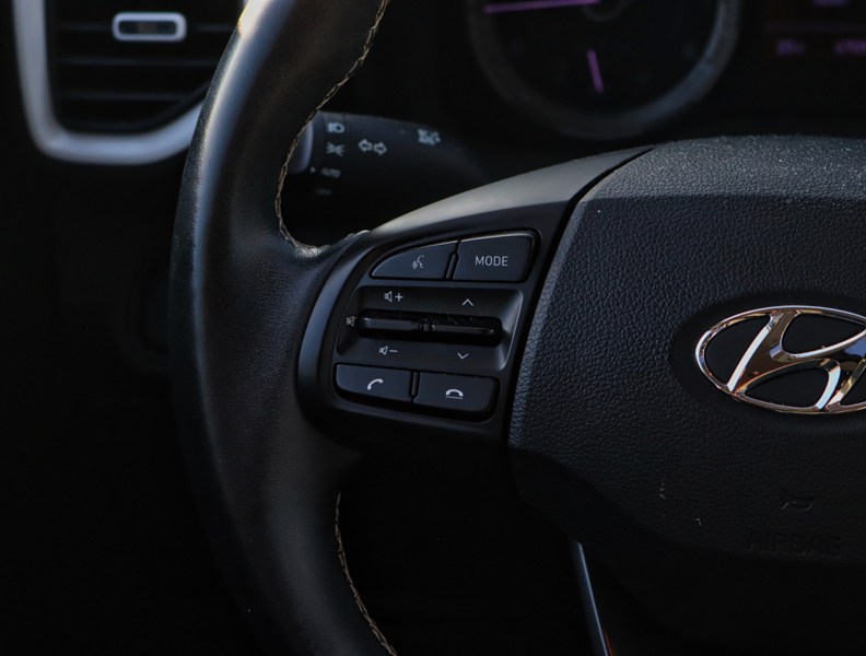 2022 Hyundai Venue Ultimate | ALLOYS | HTD SEATS | ROOF | NAV