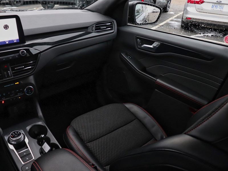 2024 Ford Escape ST-Line | AWD | 1.5L | HTD STR WHL | BLIS | LEDs