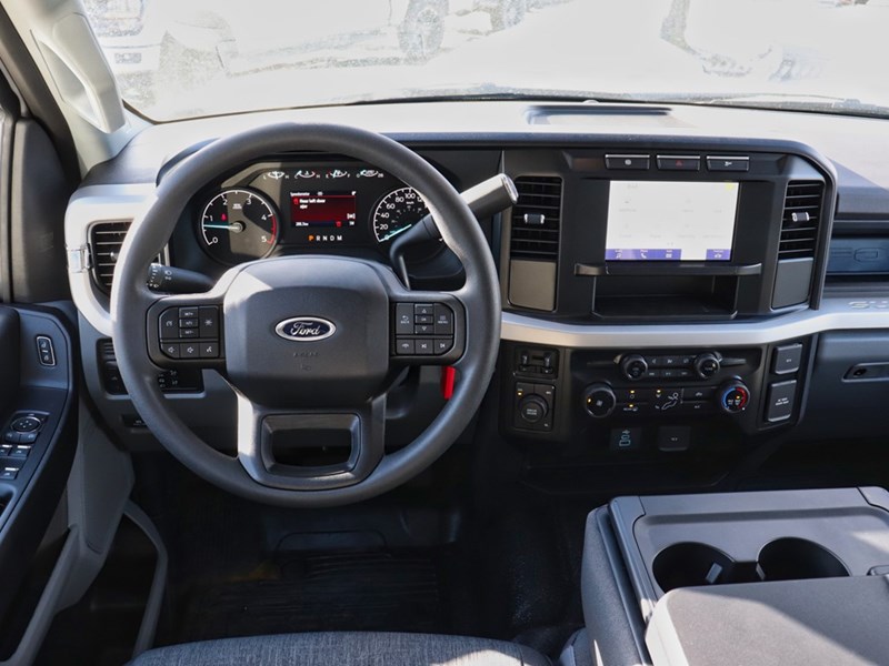 2024 FORD SUPER DUTY F-550 DRW XL 4WD Crew Cab 203
