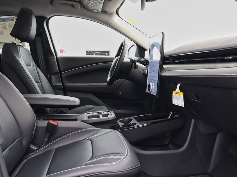 2025 Ford Mustang Mach-E Premium | AWD | EXT BAT | GLASS ROOF | MB PWR CORD