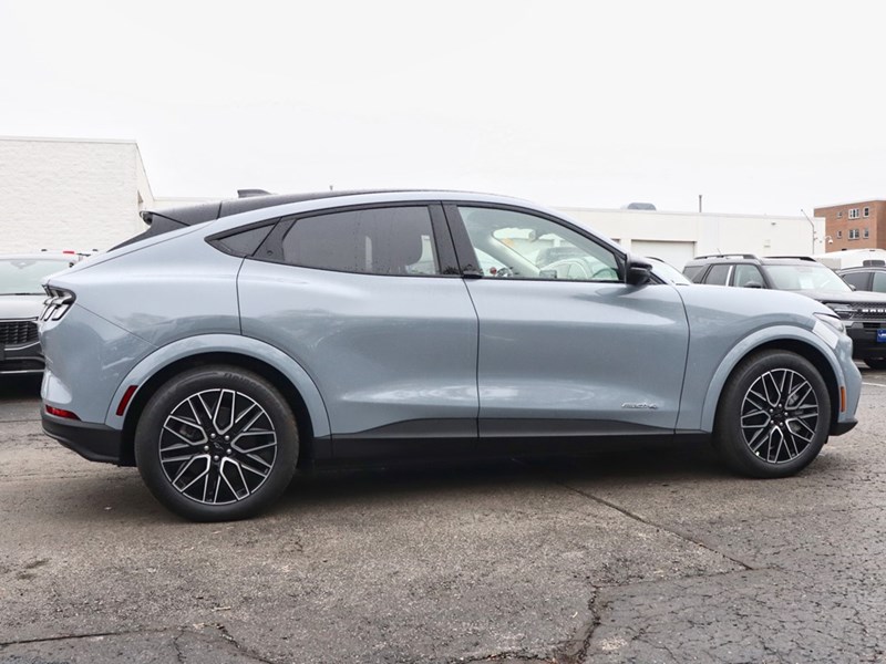 2025 Ford Mustang Mach-E Premium | AWD | EXT BAT | GLASS ROOF | MB PWR CORD