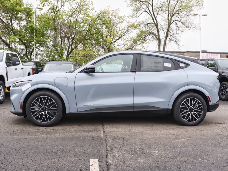 2025 Ford Mustang Mach-E Premium | AWD | EXT BAT | GLASS ROOF | MB PWR CORD