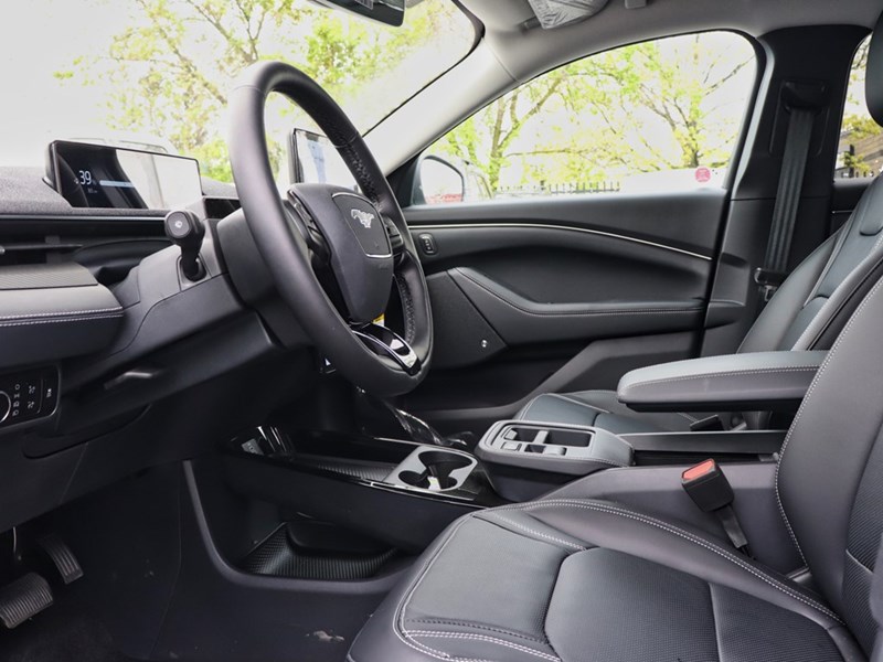 2025 Ford Mustang Mach-E Premium | AWD | EXT BAT | GLASS ROOF | MB PWR CORD