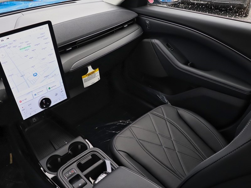 2025 Ford Mustang Mach-E Select | AWD | EXT BAT | COMF PKG | MB PWR CORD