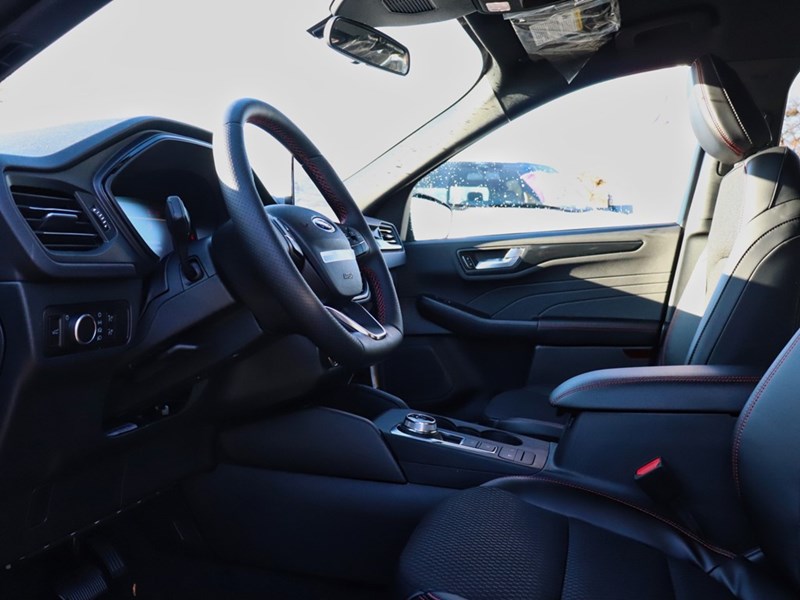 2026 Ford Escape ST-Line | AWD | 1.5L | HTD STR WHL | BLIS | LED