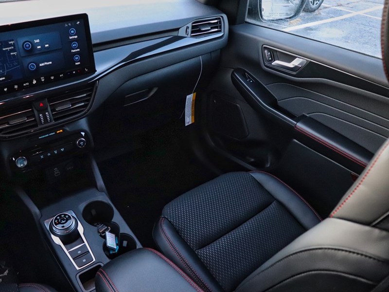 2026 Ford Escape ST-Line | AWD | 1.5L | TECH PKG 1 | NAV | HTD STR