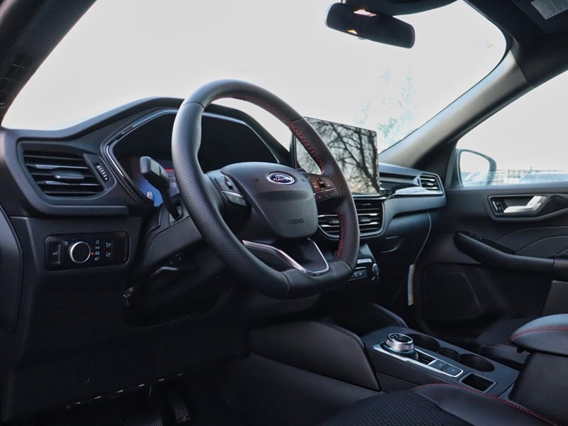 2026 Ford Escape ST-Line | AWD | 1.5L | TECH PKG 1 | NAV | HTD STR