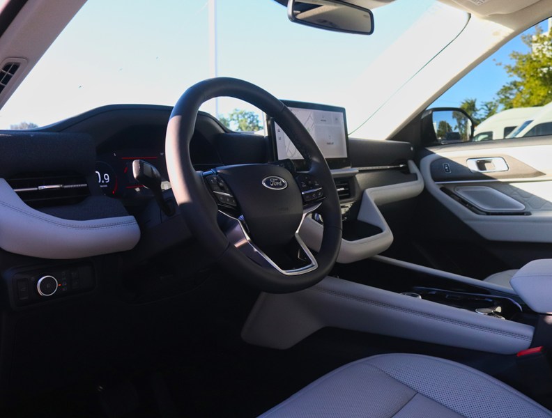 2026 Ford Explorer Platinum | 4WD | LUX PKG | 21s