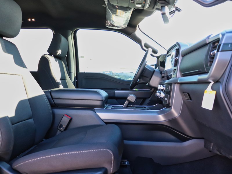 2026 Ford F-150 XLT | 4X4 | 2.7L | 302A | BLK PKG | 18s