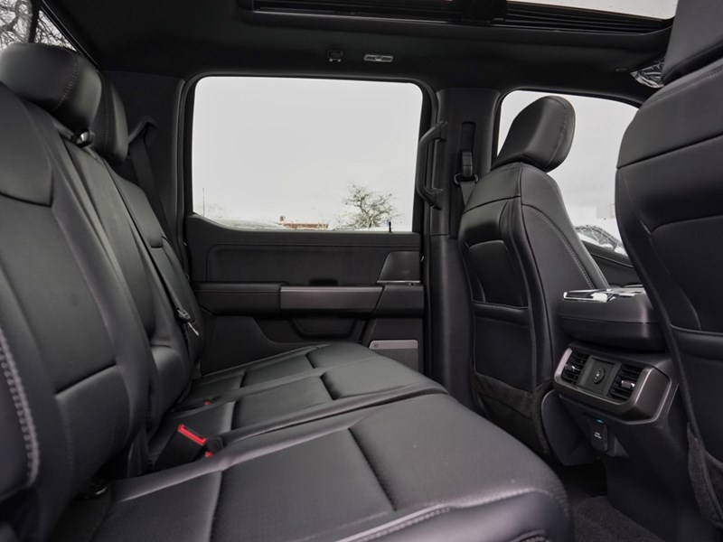 2026 Ford F-150 LARIAT | 4X4 | 3.5L | 501A | BLK PK | ROOF | BED U