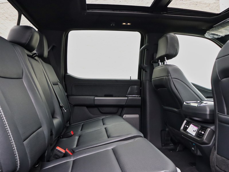 2026 Ford F-150 LARIAT | 4X4 | 3.5L | 501A | BLK PK | ROOF | TOW/H