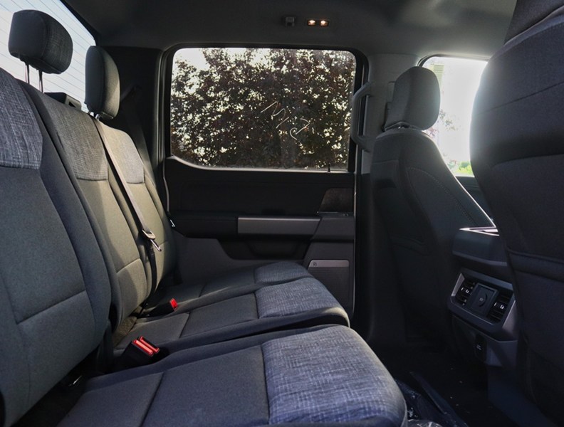 2026 Ford Super Duty F-250 SRW XLT | 4X4 | 6.8L | PREM PKG | BLK PKG | CONSOLE