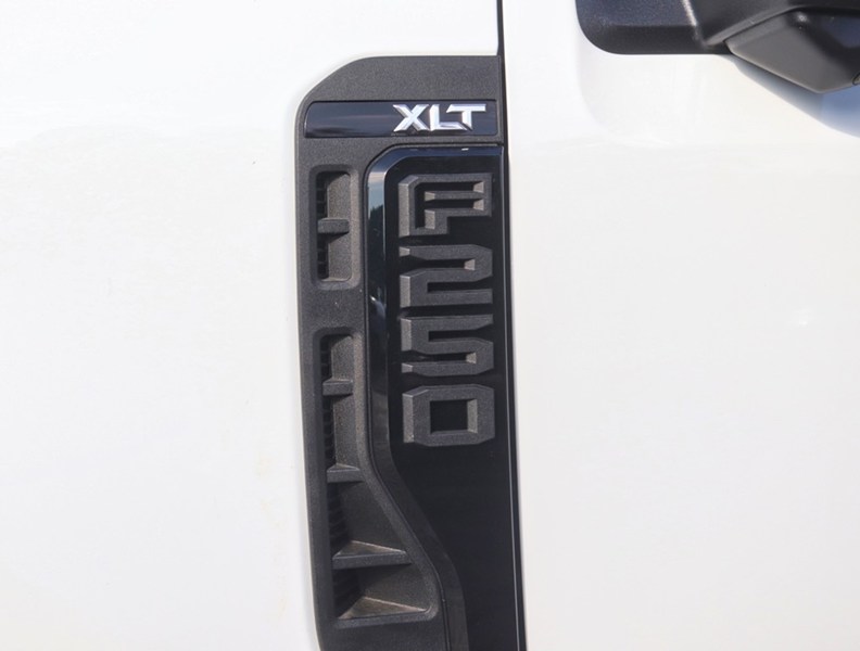 2026 Ford Super Duty F-250 SRW XLT | 4X4 | 6.8L | PREM PKG | BLK PKG | CONSOLE