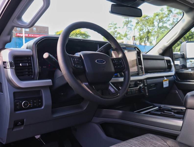 2026 Ford Super Duty F-250 SRW XLT | 4X4 | 6.8L | PREM PKG | BLK PKG | CONSOLE