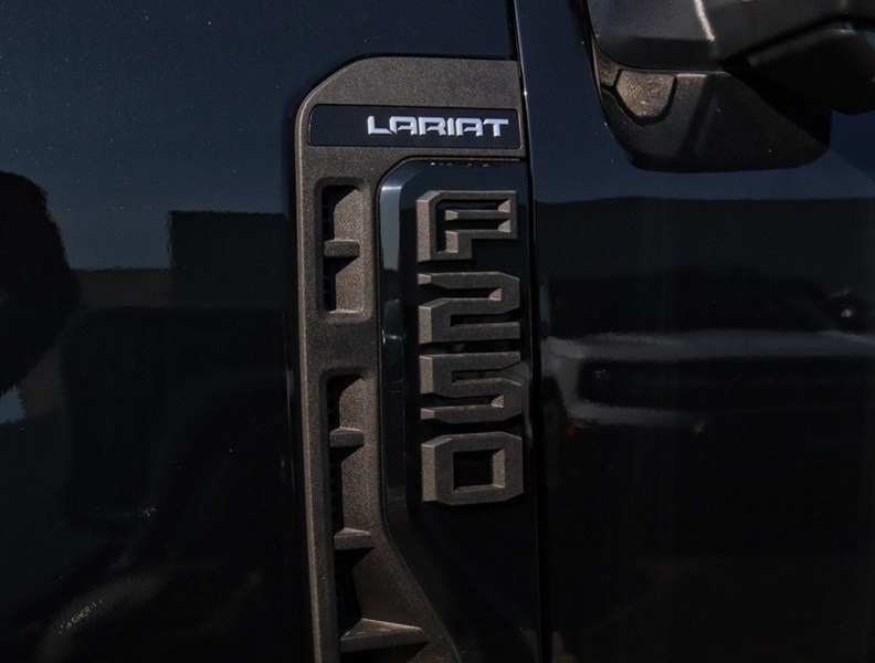 2026 Ford Super Duty F-250 SRW LARIAT | 4X4 | 6.7L | BLK PK | ROOF | 5th WHL