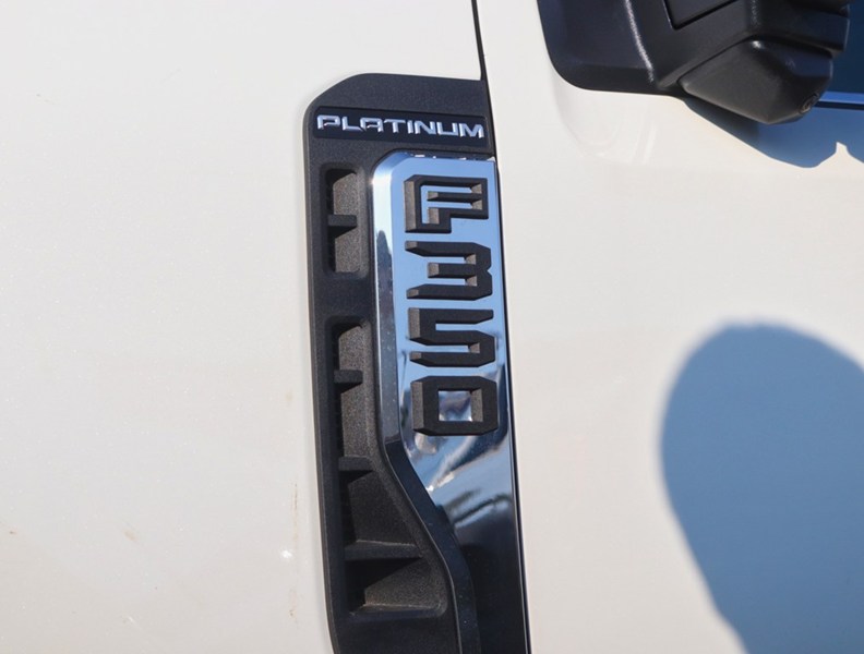 2026 Ford Super Duty F-350 DRW Platinum 4WD Crew Cab 8' Box