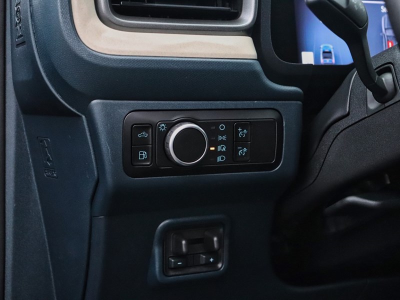 2026 Ford Maverick LARIAT | AWD | HYBRID | ROOF | 4K TOW | PWR SLD WI