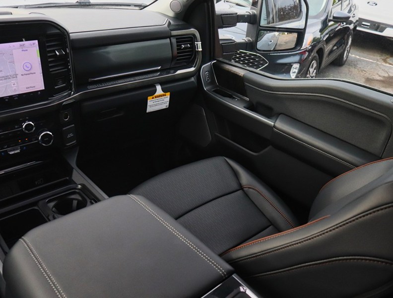 2027 Ford Super Duty F-250 SRW LARIAT | 4X4 | 6.7L | BLK PKG | ROOF | TLGT STEP