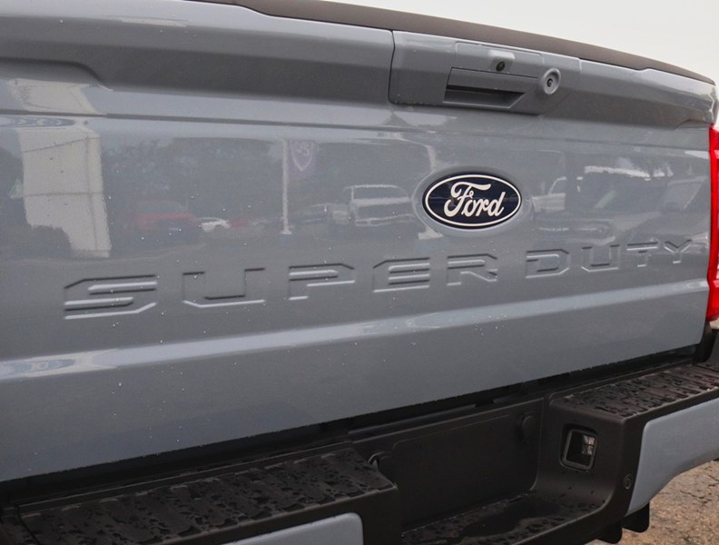 2027 Ford Super Duty F-250 SRW LARIAT | 4X4 | 6.7L | BLK PKG | ROOF | TLGT STEP