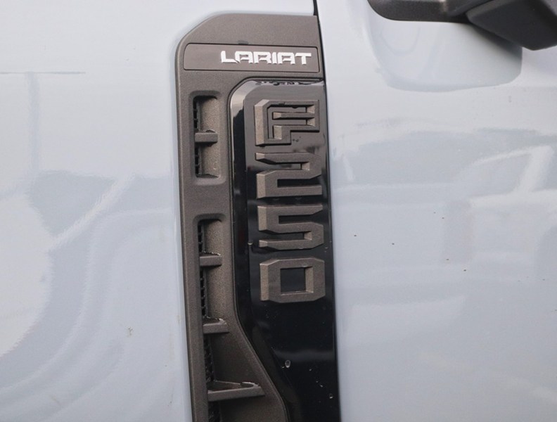 2027 Ford Super Duty F-250 SRW LARIAT | 4X4 | 6.7L | BLK PKG | ROOF | TLGT STEP