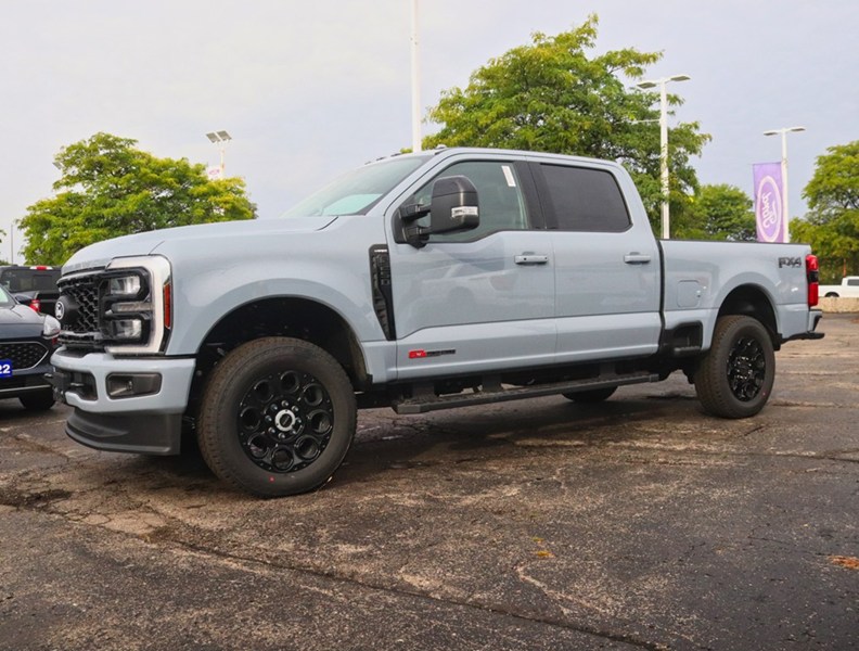 2027 Ford Super Duty F-250 SRW LARIAT | 4X4 | 6.7L | BLK PKG | ROOF | TLGT STEP