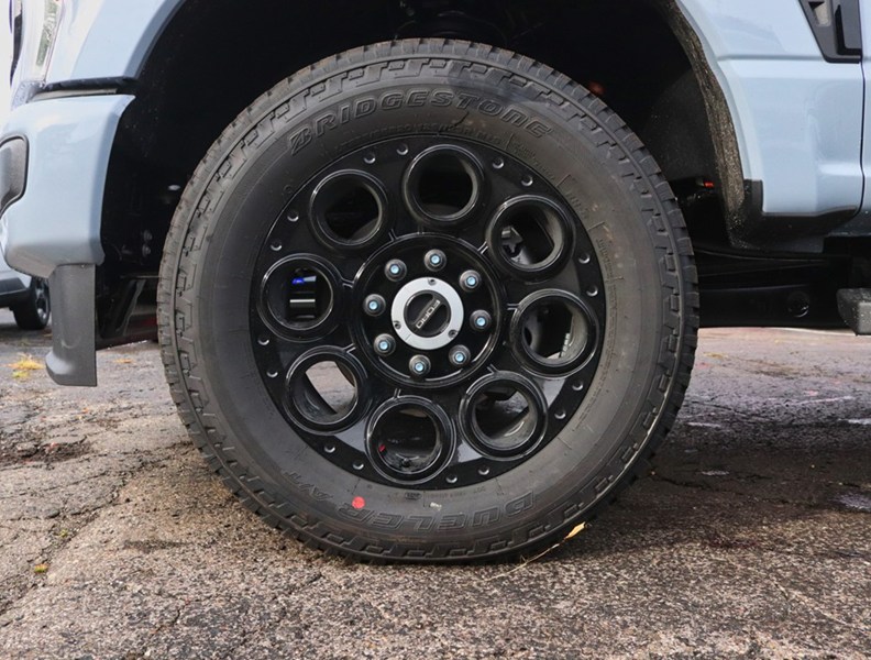2027 Ford Super Duty F-250 SRW LARIAT | 4X4 | 6.7L | BLK PKG | ROOF | TLGT STEP