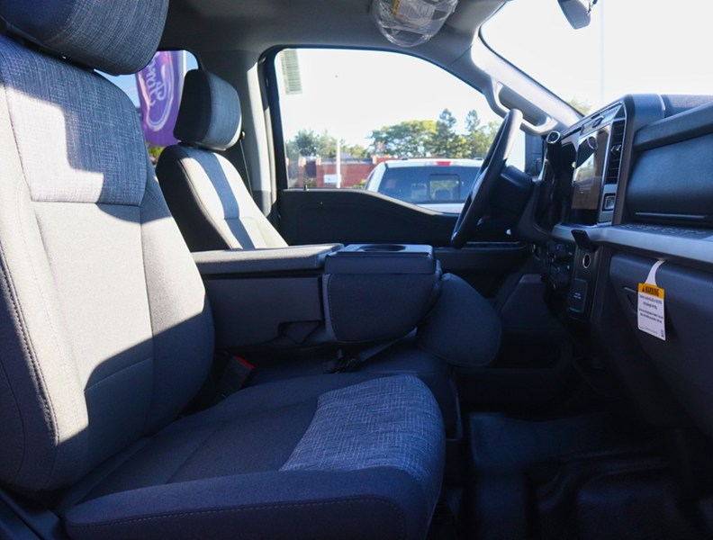 2027 Ford Super Duty F-250 SRW XLT | 4X4 | 7.3L | BLK PKG | PREM PKG | FX4