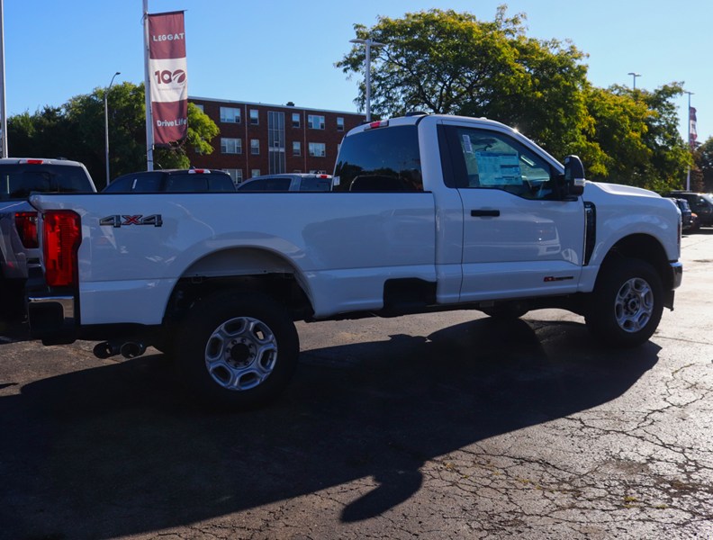 2027 Ford Super Duty F-250 SRW XLT 4WD Reg Cab 8' Box