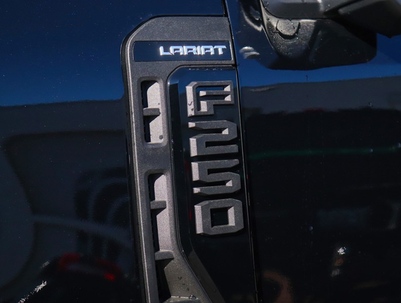 2027 Ford Super Duty F-250 SRW LARIAT 4WD Crew Cab 6.75' Box