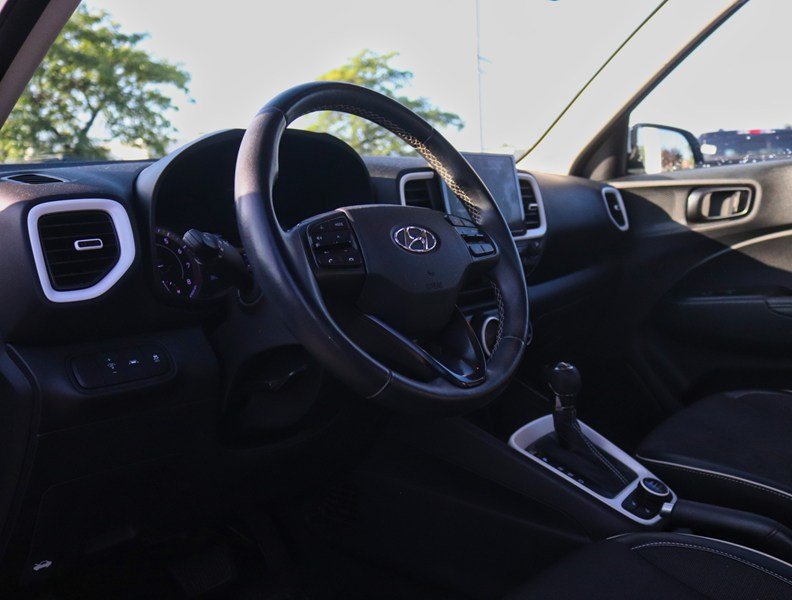 2022 Hyundai Venue Ultimate | ALLOYS | HTD SEATS | ROOF | NAV