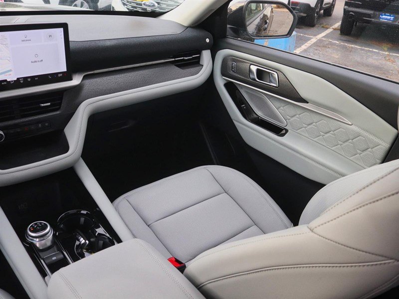 2026 Ford Explorer Platinum | 4WD | LUX LTHR | CONN PKG | 21s