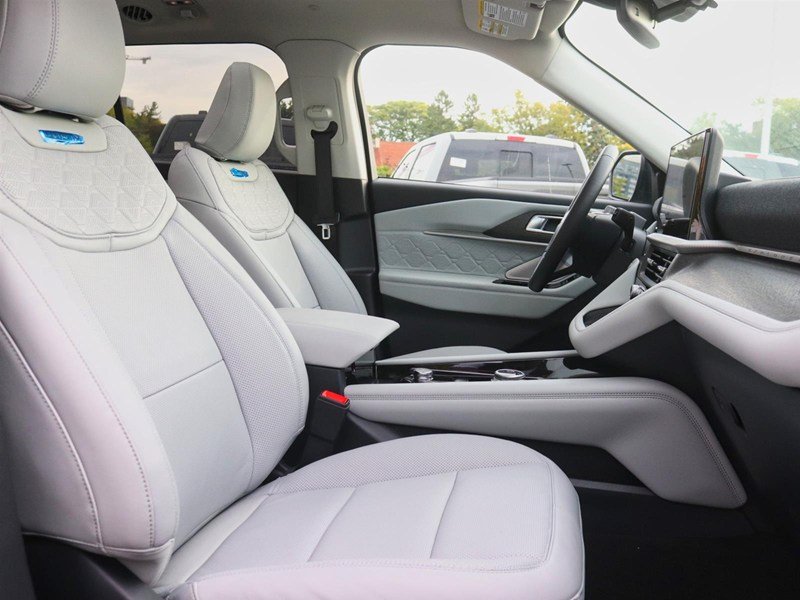 2026 Ford Explorer Platinum | 4WD | LUX LTHR | CONN PKG | 21s
