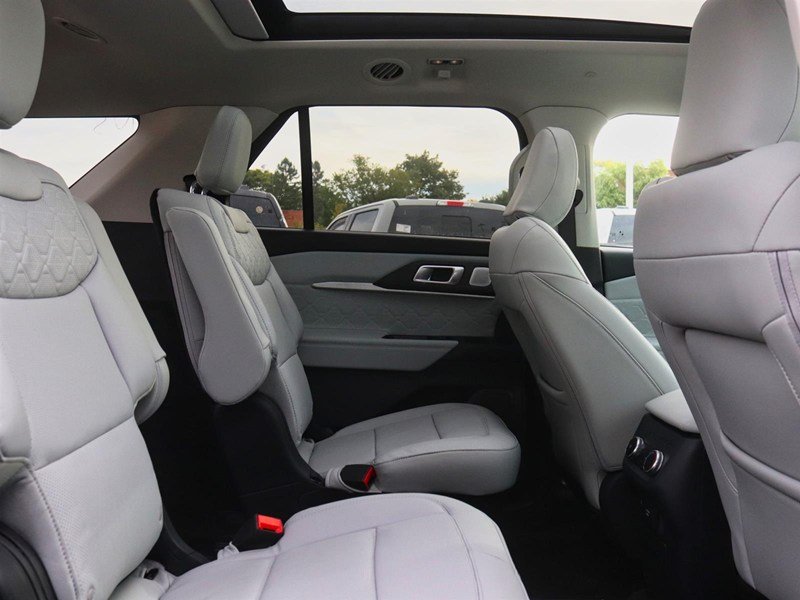 2026 Ford Explorer Platinum | 4WD | LUX LTHR | CONN PKG | 21s