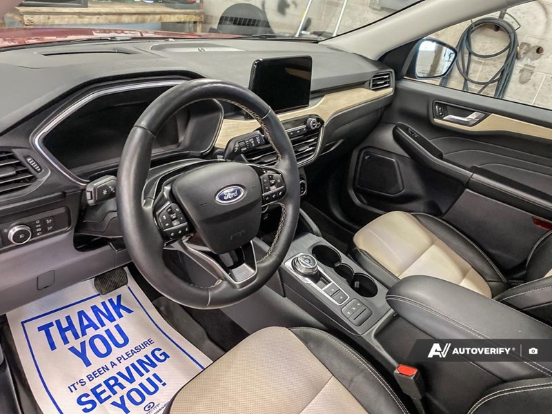 2022 Ford Escape Titanium Hybrid AWD