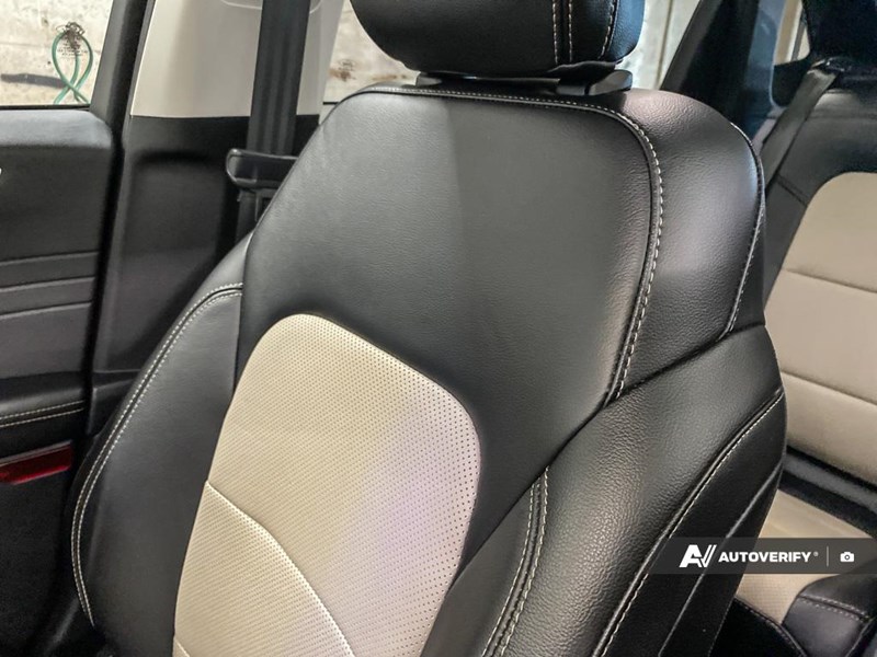 2022 Ford Escape Titanium Hybrid AWD