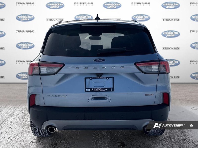 2022 Ford Escape Titanium Hybrid AWD