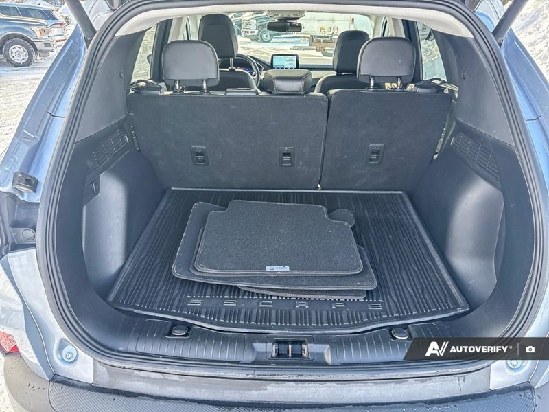 2022 Ford Escape Titanium Hybrid AWD